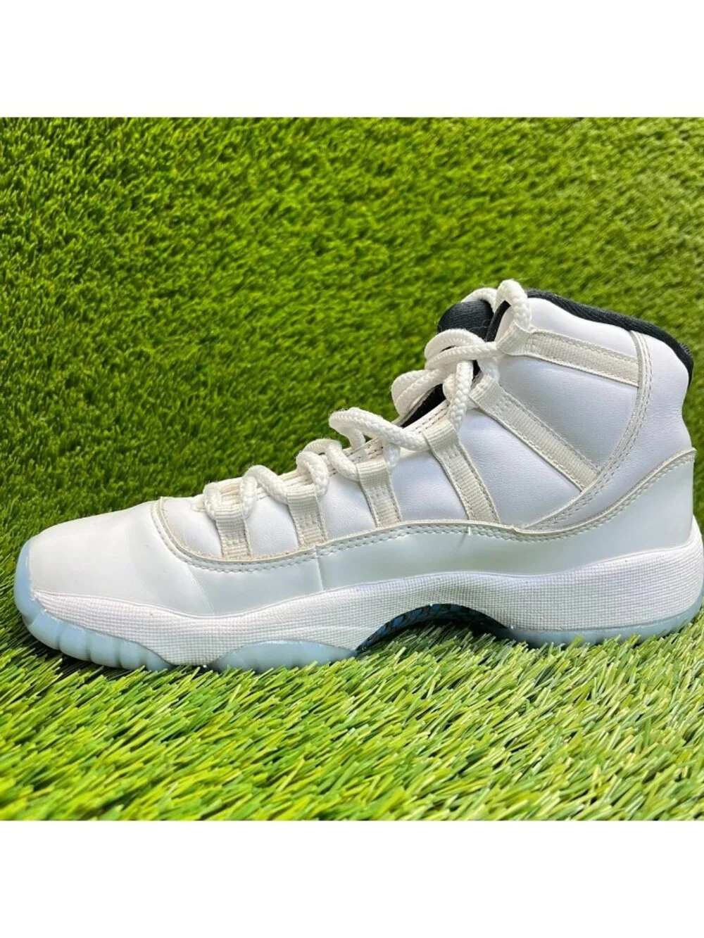 Nike Air Jordan 11 Retro Boys Size 6Y White Blue Athletic Leather Shoes Sneakers